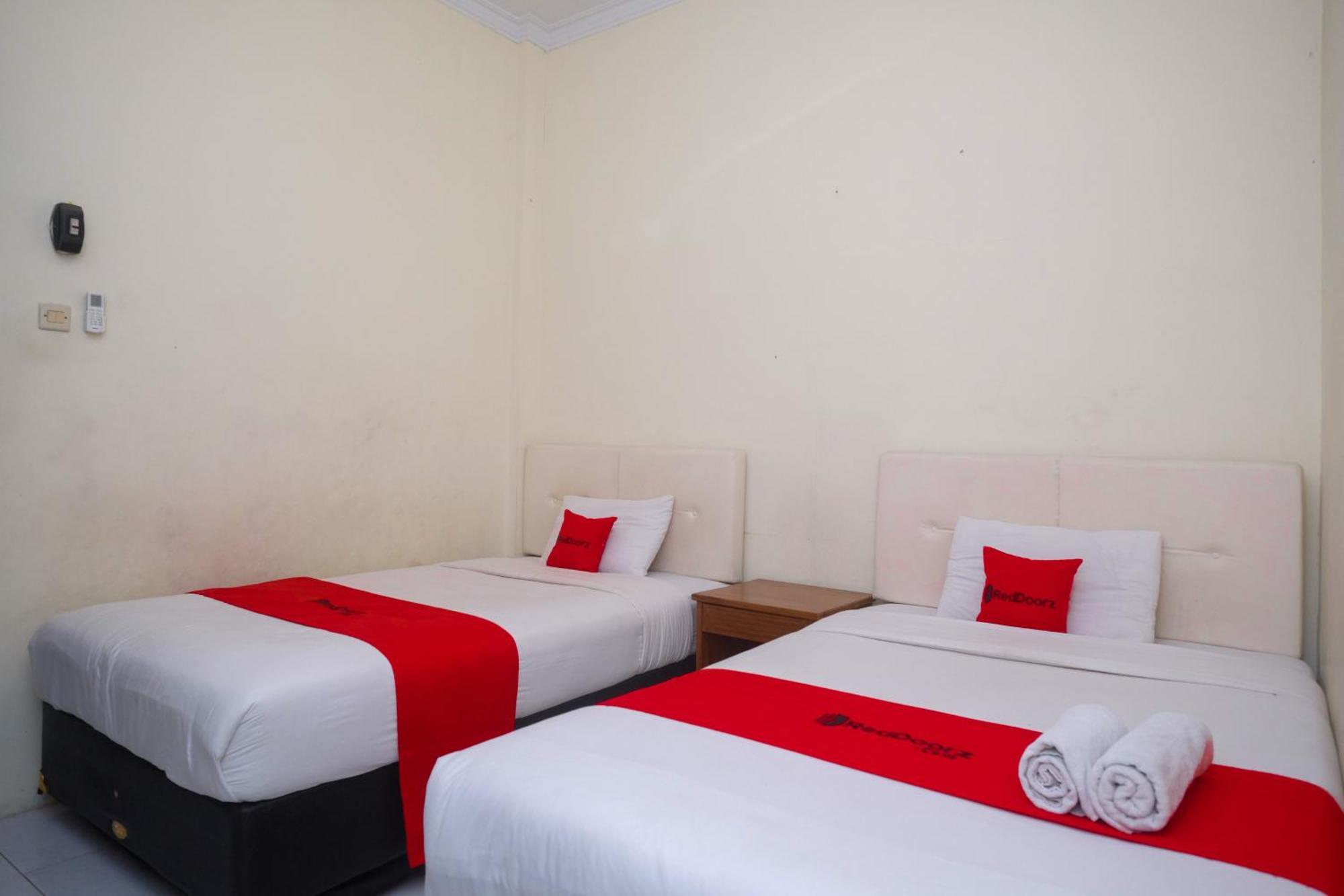 Reddoorz Syariah Near Pakuwon Mall Jogja Kejayan Exterior foto